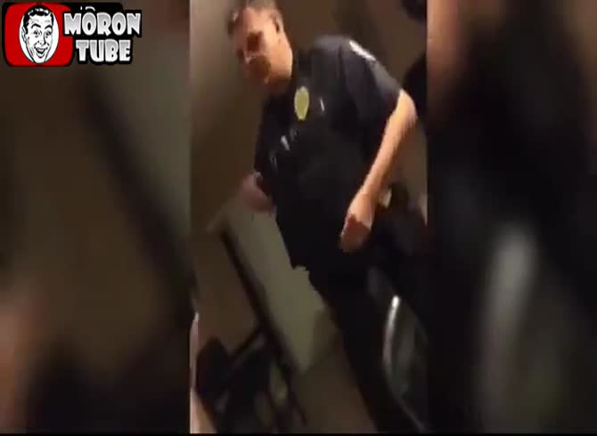 Video :After humiliating a mother, a police officer is dismissed from the force